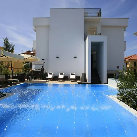 La Costiera Hotel